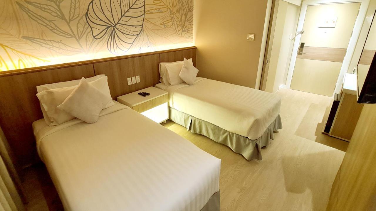 Harolds Hotel Кесон-Сити Экстерьер фото