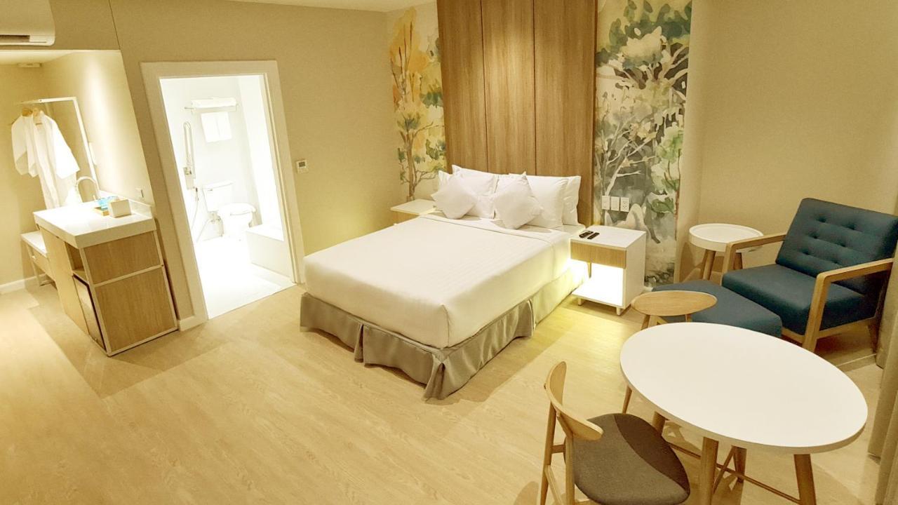 Harolds Hotel Кесон-Сити Экстерьер фото