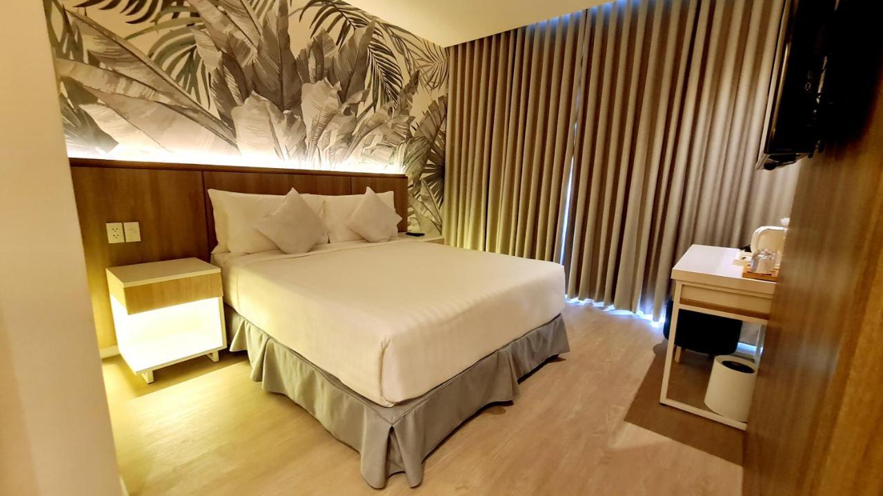 Harolds Hotel Кесон-Сити Экстерьер фото